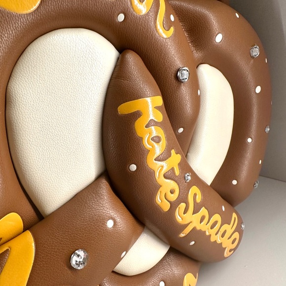 Kate Spade NYC 3D Pretzel Crossbody Bag NWT - Picture 2 of 8